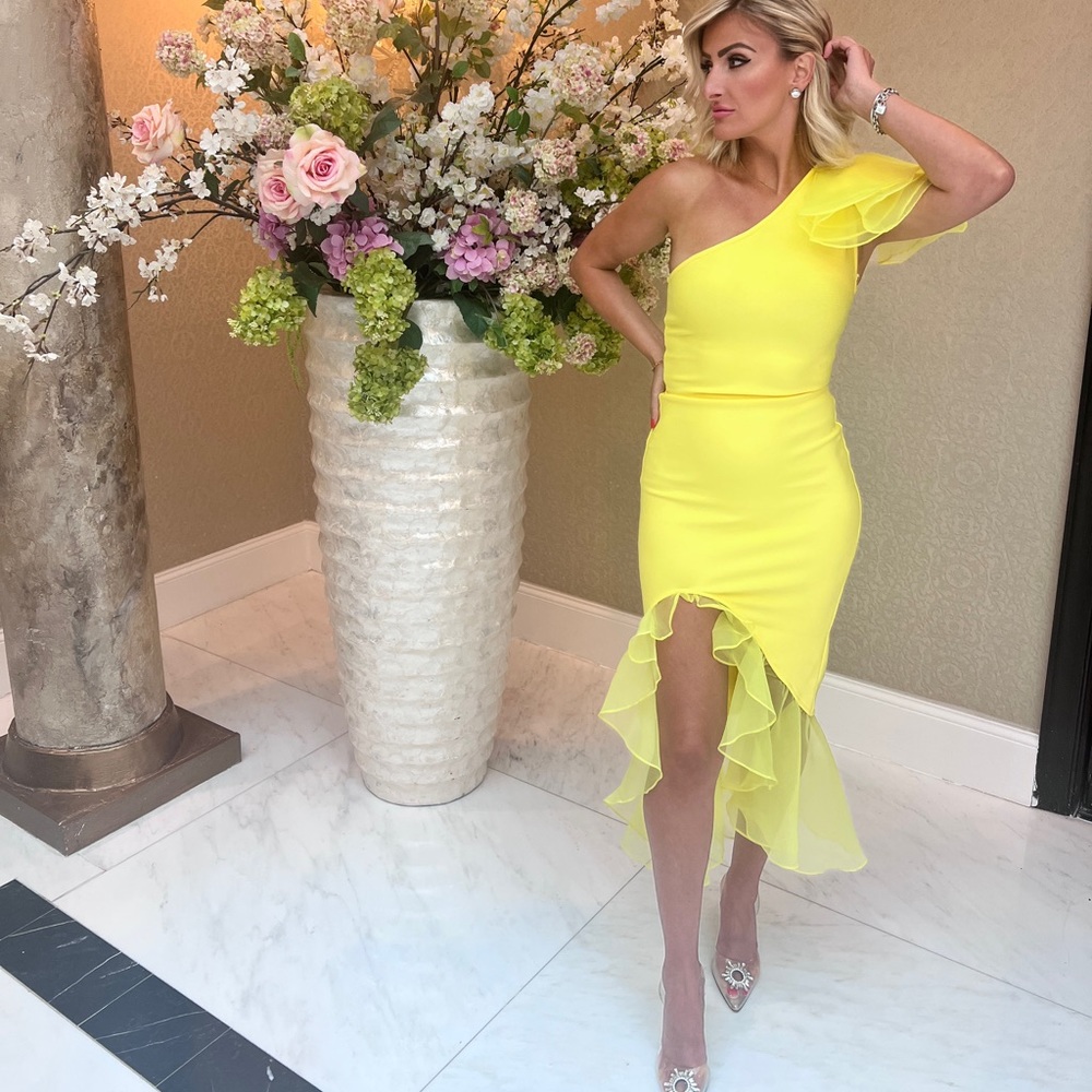Yellow stunner - Picture 3 of 5
